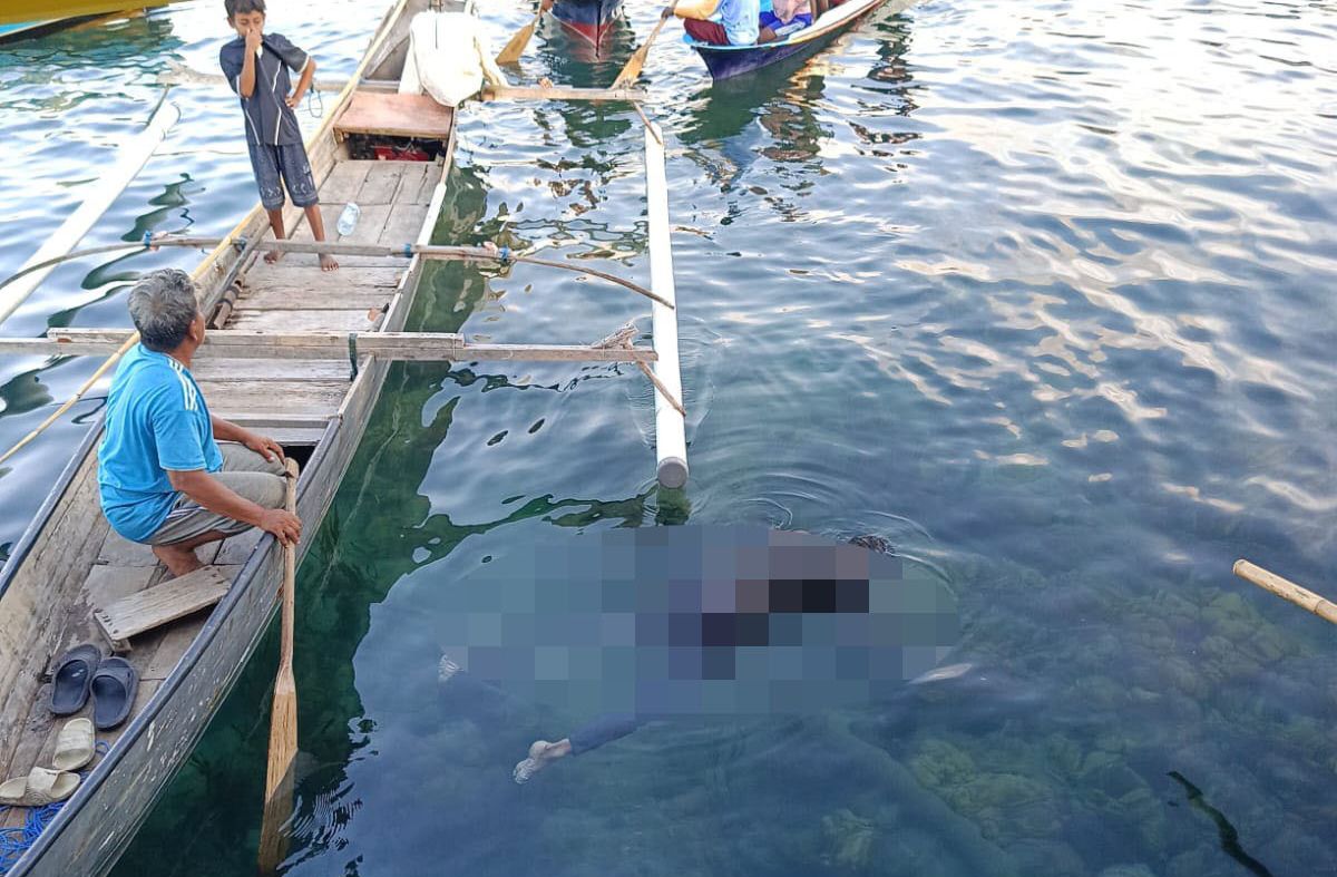 MENCARI: Kawan-kawan nelayan di Pagimana, sedang emncari kawannya yang hilang.(FOTO: NENDRA PRASETYA/RADAR PALU)  &nbsp;