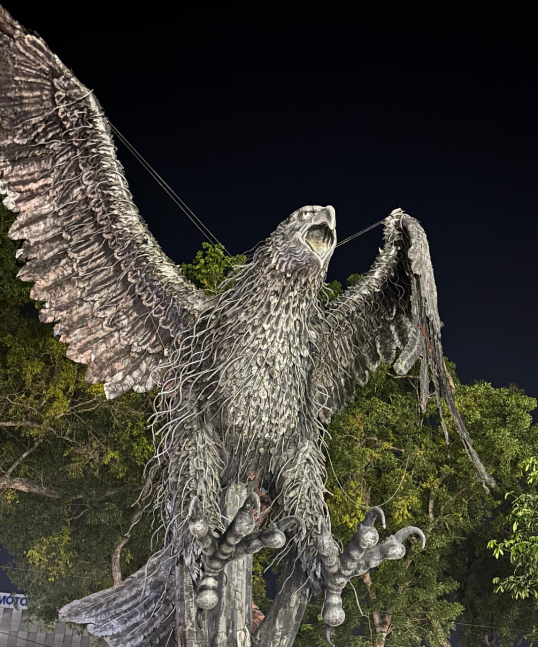 Sayap patung Garuda di Jalan Hasanuddin Palu patah lagi, DPRD panggil dinas dan vendor terkait.