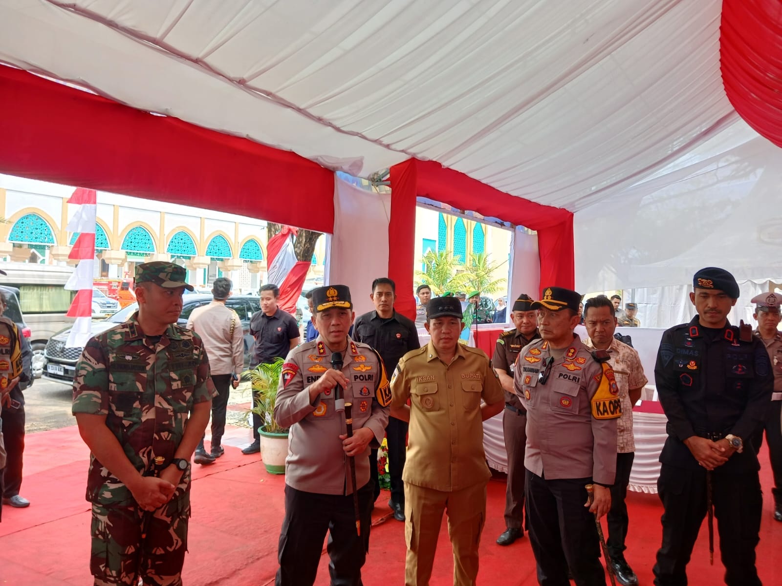 KUNKER: Tampak Kapolda Sulteng Irjen Pol Endi Sutendi saat mengunjungi Lokasi Pos pengamanan Lebaran di Morowali.(FOTO: SUPRIYANTO/RADAR PALU).   