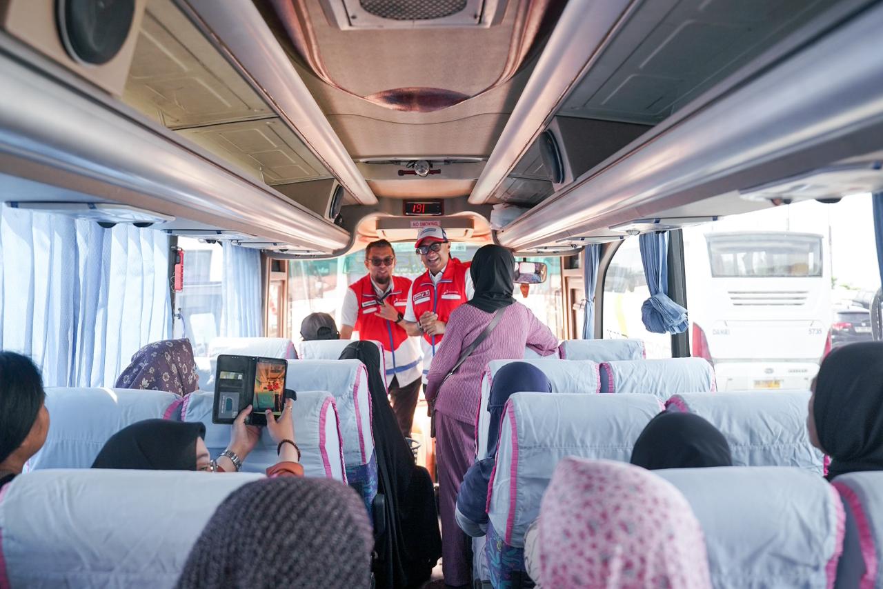 Program Mudik Gratis MyPertamina 2026 bertema &ldquo;Mudik Aman Berbagi Harapan&rdquo; melalui seremoni flag off yang digelar di Kawasan CPI Makassar, Senin (16/3).