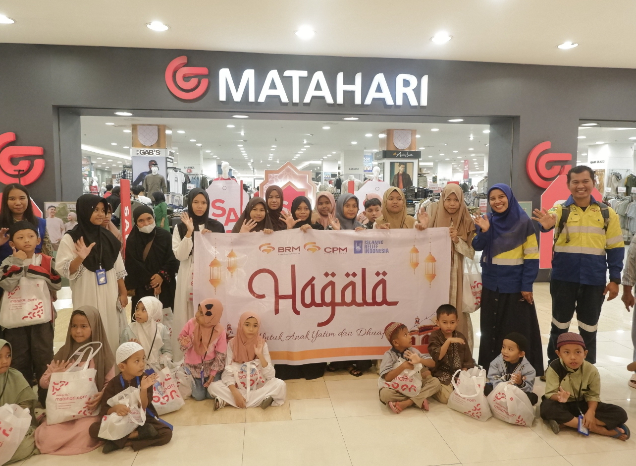 PT CPM dan Islamic Relief mengajak puluhan anak Yatim di Kota Palu berbelanja banu lebaran, Senin (16/3)
