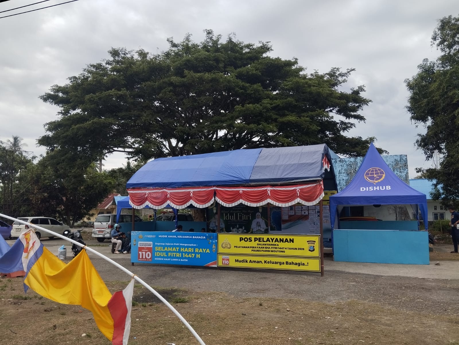 POSKO: Salah satu titik Posko pelayanan kesehatan di Parimo.(FOTO: RAHMAT FADHIL/RADAR PALU)  