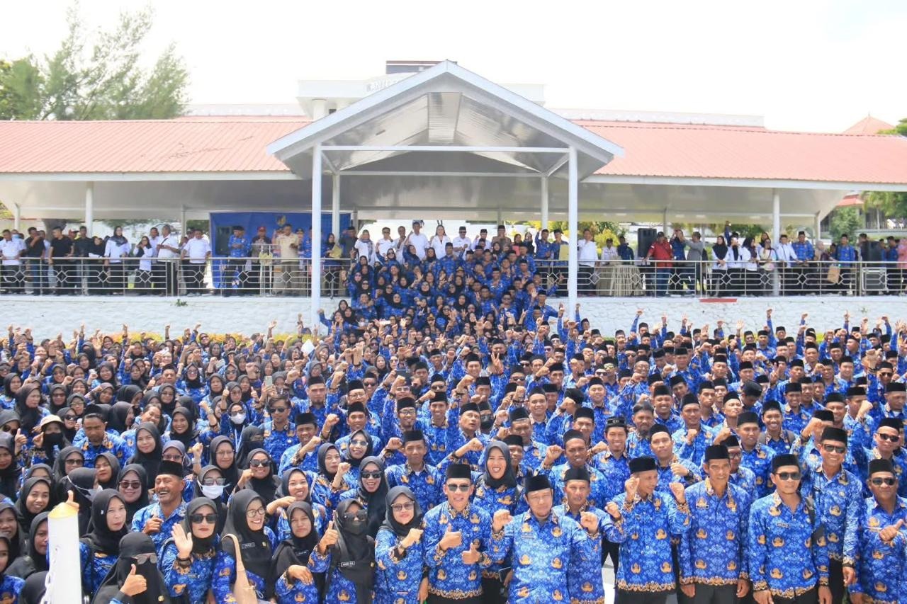 TERIMA SK: PPPK Kabupaten Donggala saat usai menerima SK pengangkatan dari Bupati Donggala beberapa waktu lalu.(FOTO: ISTIMEWA/RADAR PALU).  