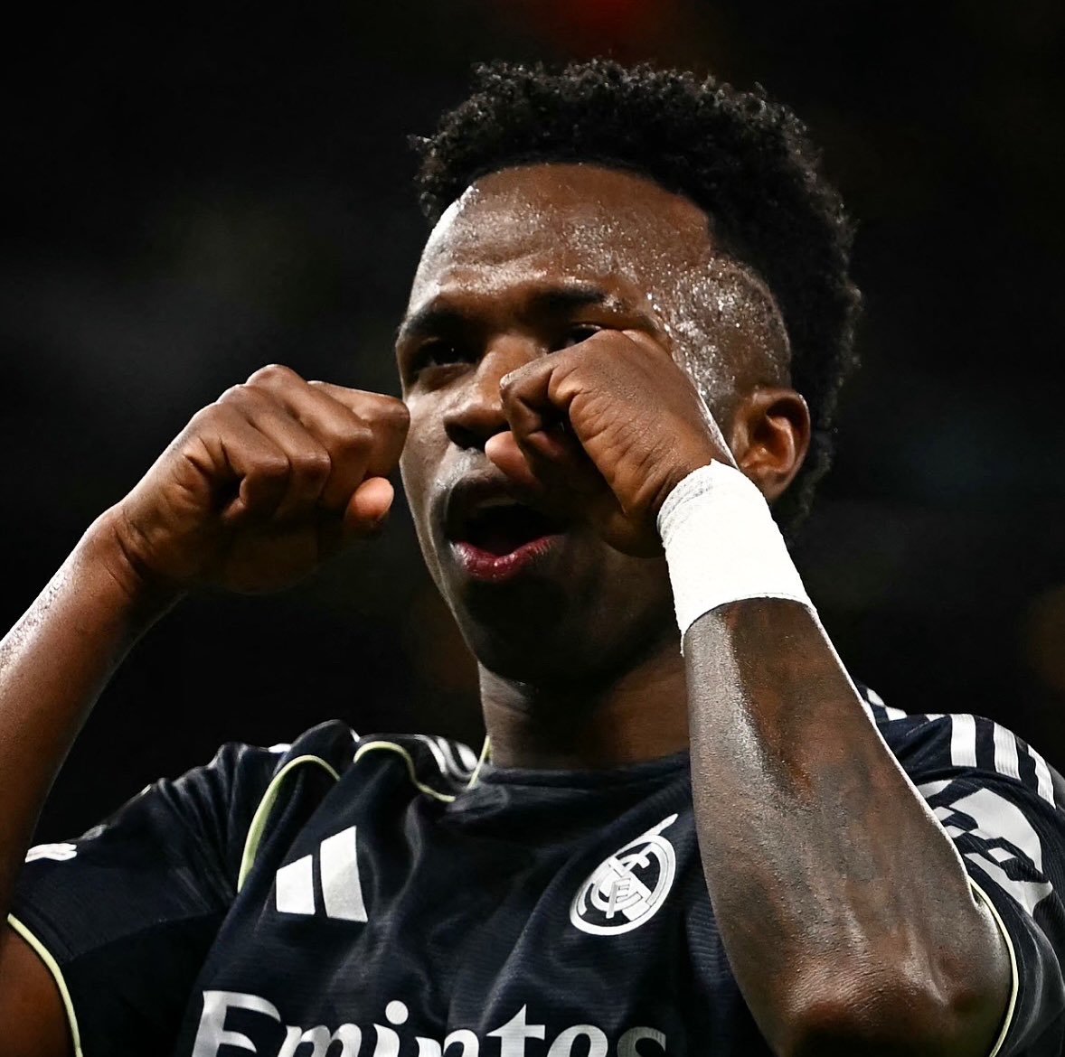 Selebrasi menangis Vinisius Jr dihadapan publik Etihad Stadium.