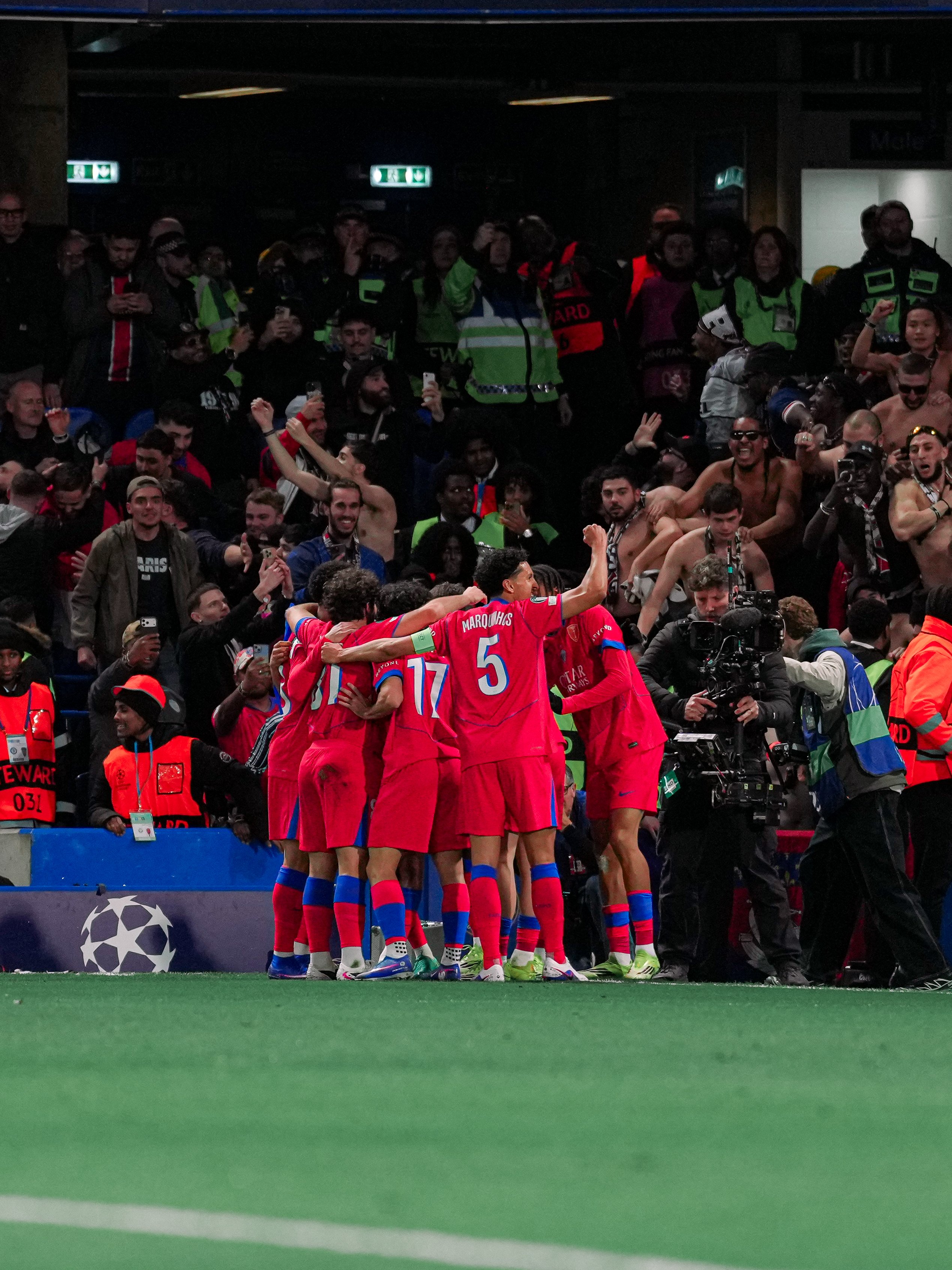 PSG memastikan tiket usai menghancurkan Chelsea dengan skor 3-0 pada leg kedua.