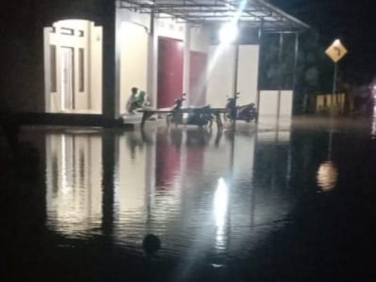  Banjir merendam ratusan rumah di Desa Lakea II, Buol, Sulawesi Tengah akibat luapan Sungai Lakea, sekitar 500 KK terdampak.