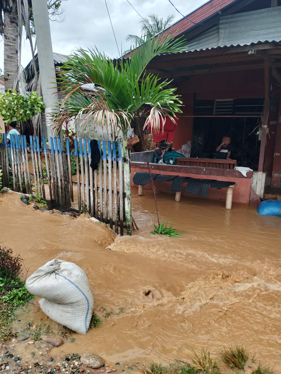 BMKG mengungkap faktor cuaca yang memicu banjir di Kecamatan Moutong, Kabupaten Parigi Moutong, Sulawesi Tengah, Rabu (19/3/2026).