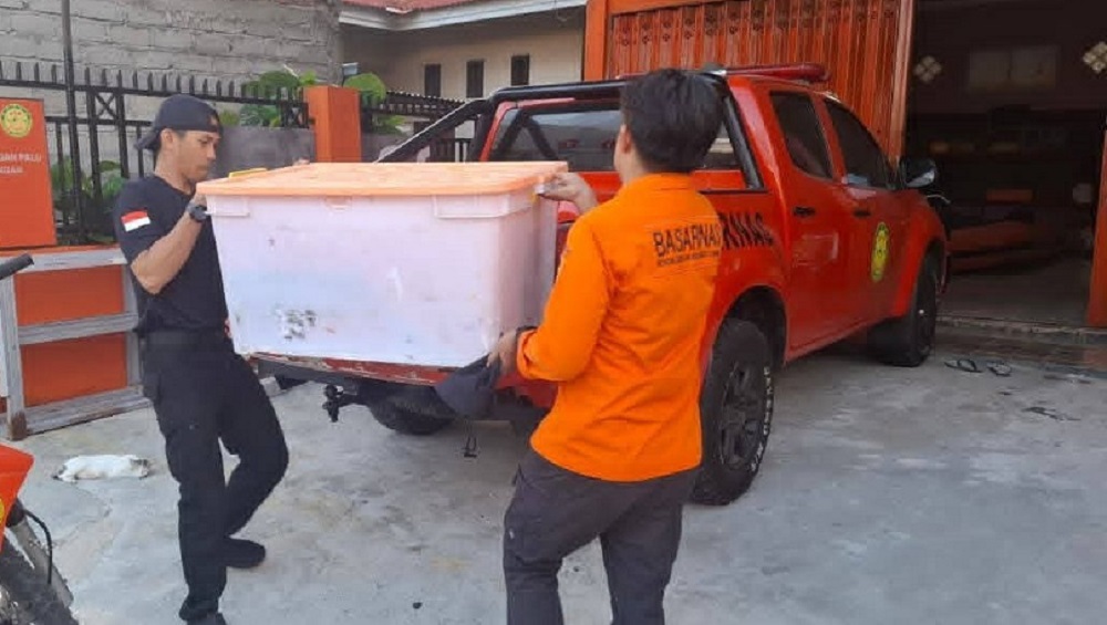 Personel Basarnas Palu melakukan persiapan untuk mengevakuasi korban hilang di Kabupaten Poso.