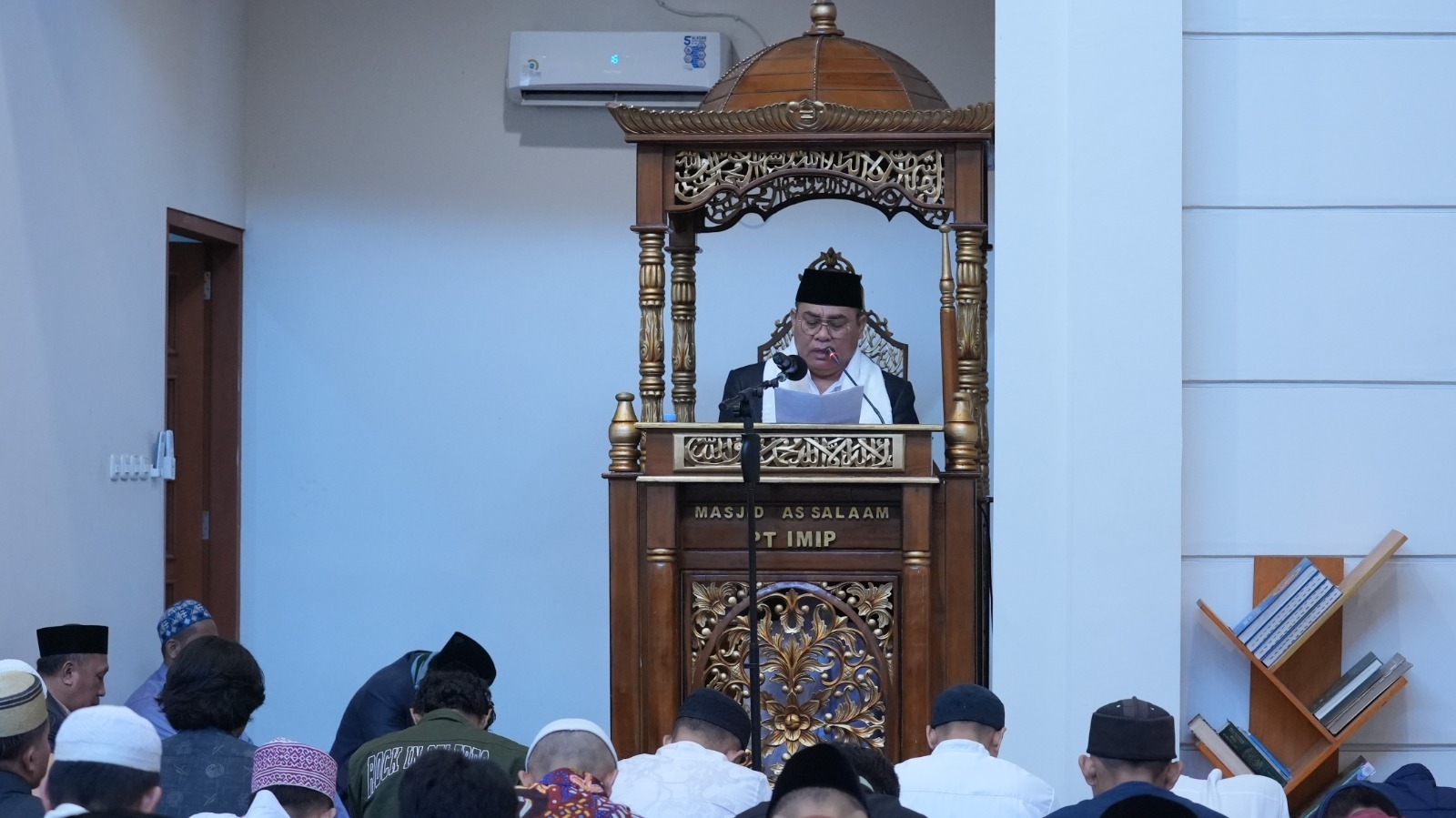 Suasana Salat Idulfitri 1447 H di kawasan IMIP Morowali yang berlangsung khidmat dan penuh kebersamaan.