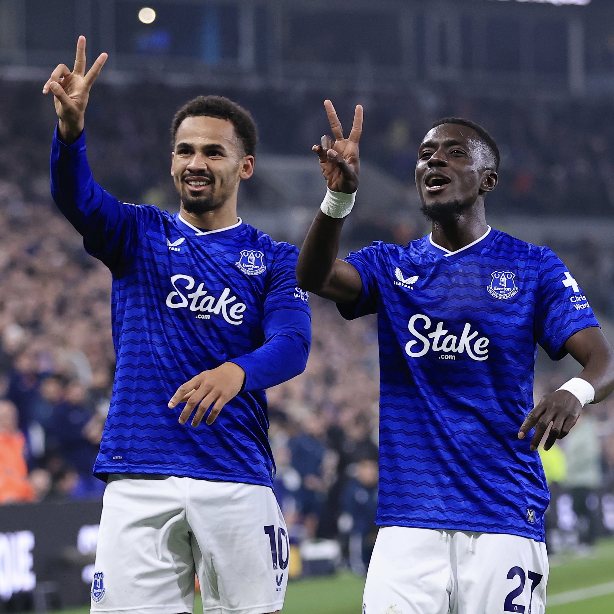 Everton tampil impresif saat menjamu Chelsea dalam lanjutan Liga Inggris. The Toffees sukses meraih kemenangan telak 3-0 atas tim tamu.