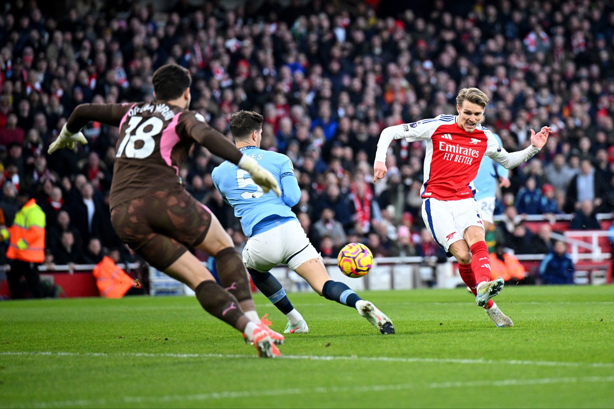 Final Carabao Cup 2026 akan mempertemukan dua raksasa Premier League, Arsenal dan Manchester City, di Stadion Wembley, Senin dini hari.