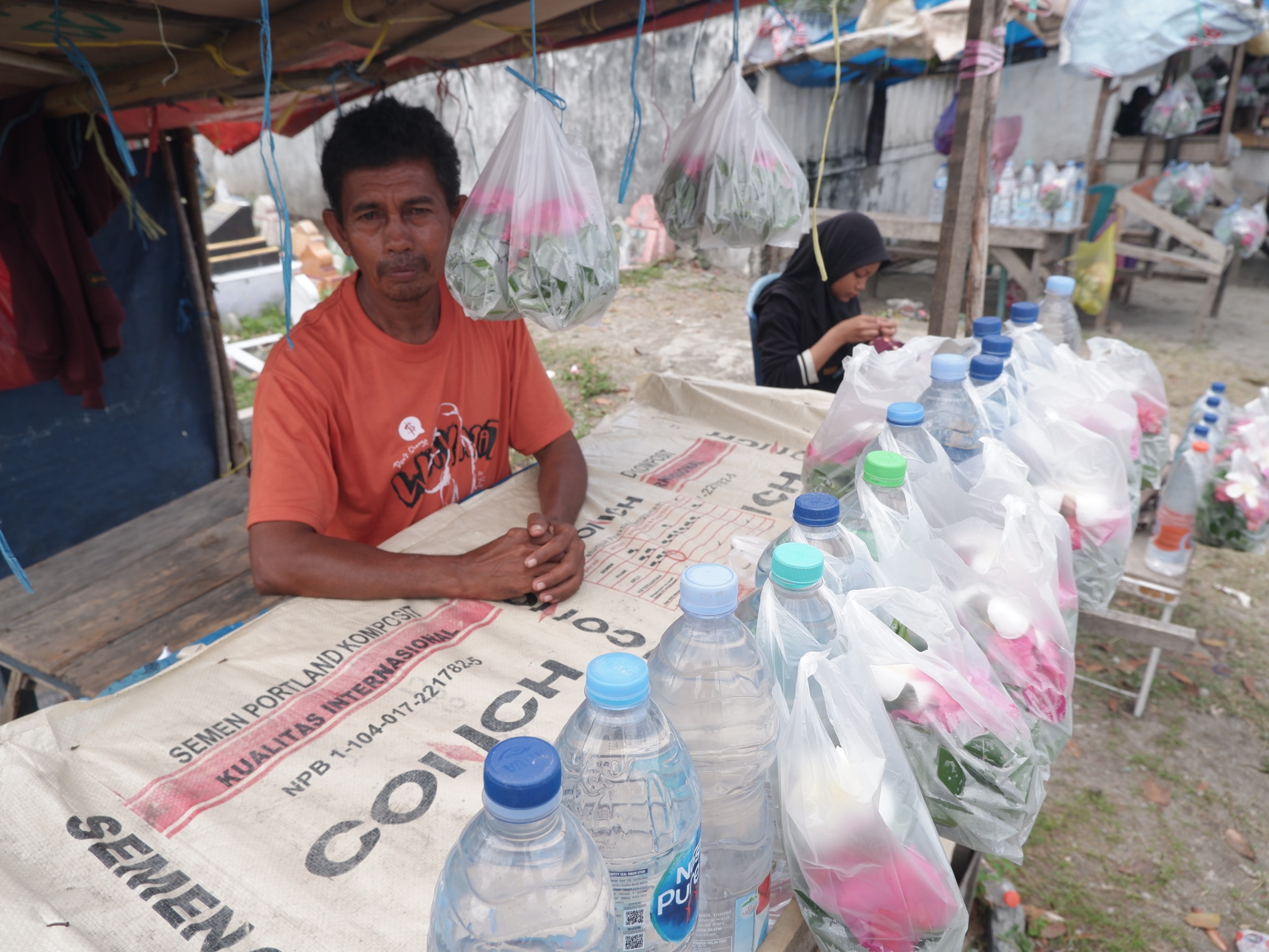 BERHARAP BANTUAN FASILITAS: Para pedagang berharap adanya bantuan perbaiakn fasilitas lapak jualan mereka.