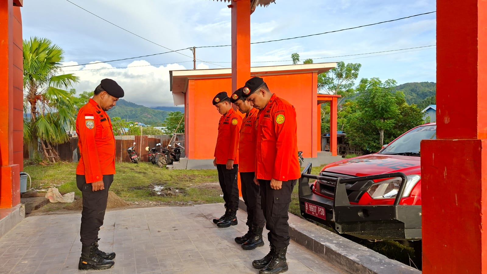 Tim SAR Palu bersiap menuju Gunung Dako untuk melakukan pencarian dua pendaki yang dilaporkan hilang