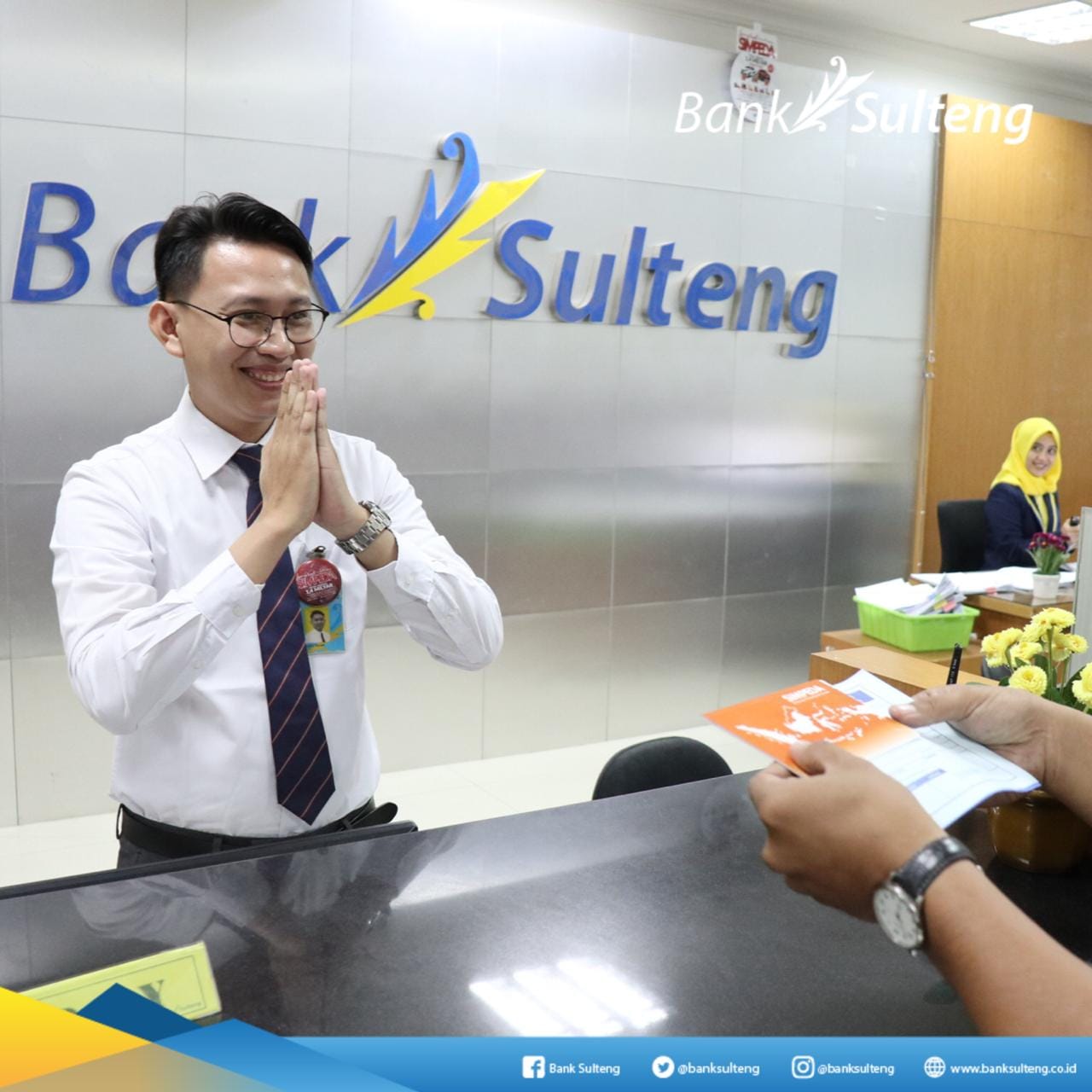 SEPENUH HATI: Layanan Bank Sulteng, terhitung mulai Rabu 25 Maret esok kembali normal setelah libur panjang Hari Raya Nyepi dan Lebaran.