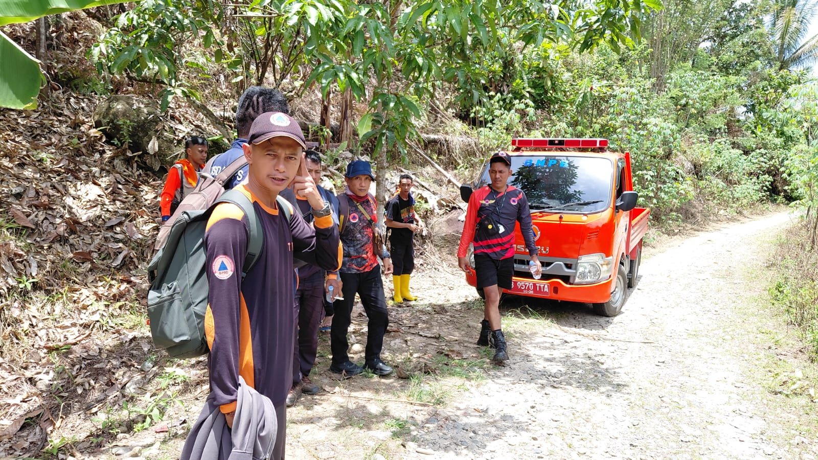 TIM PENCARI : Tim Basarnas dan Kepolisian melakukan persiapan mencari dua warga yang hilang, Selasa (24/03/2026). (FOTO: AHMAD HAMDANI/RADAR PALU)  &nbsp;