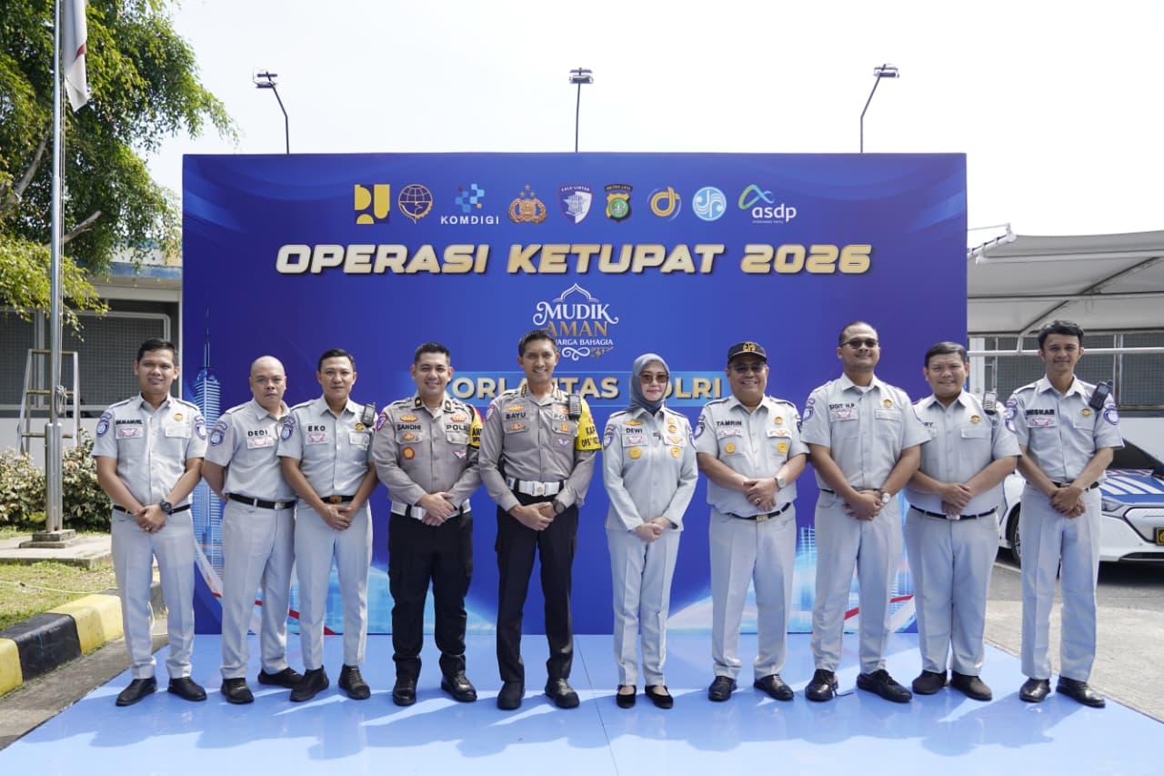 Jasa Raharja bersama jajaran Korlantas Polri melakukan peninjauan langsung ke Command Center Kilometer 29 pada Minggu (23/3).
