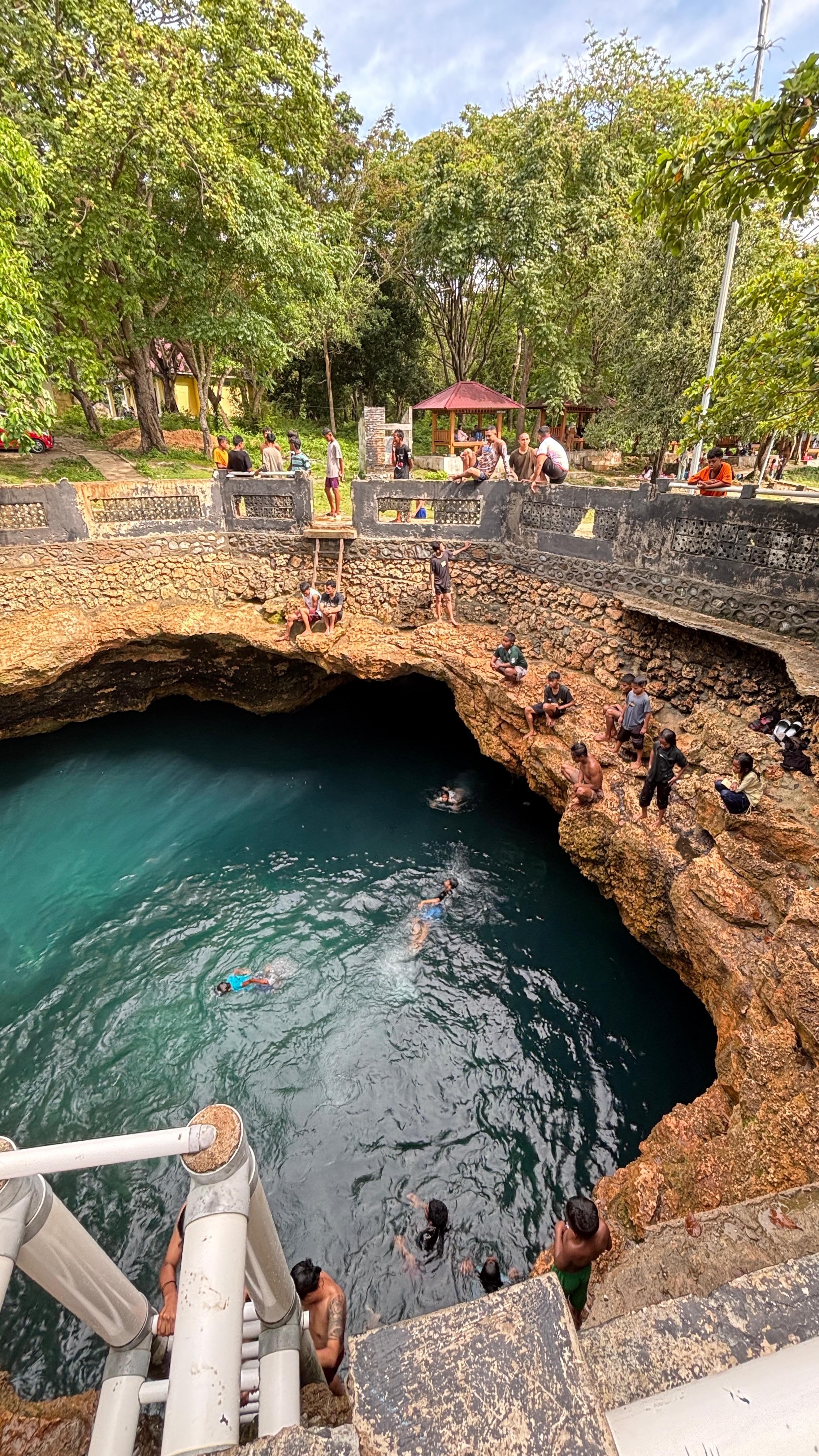 PUSAT LAUT: Sumur yang berada di obejk wisata pusat laut Kabupaten Donggala.(FOTO: UJANG SUGANDA/RADAR PALU).  &nbsp;
