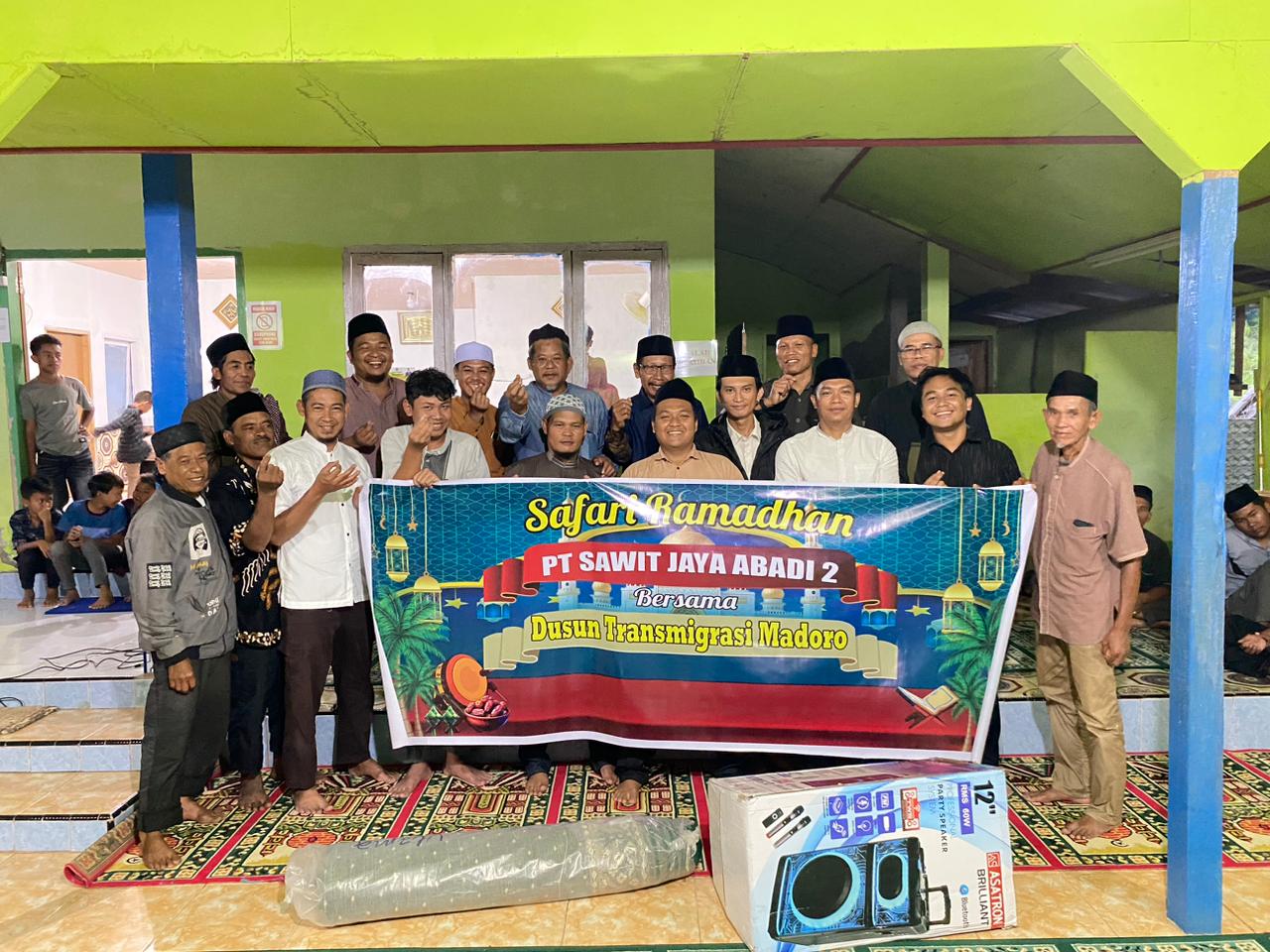 Safari Ramadhan PT SJA2 di Masjid Nurul Hidayah, Dusun Madoro, diisi penyaluran bantuan dan buka puasa bersama warga.