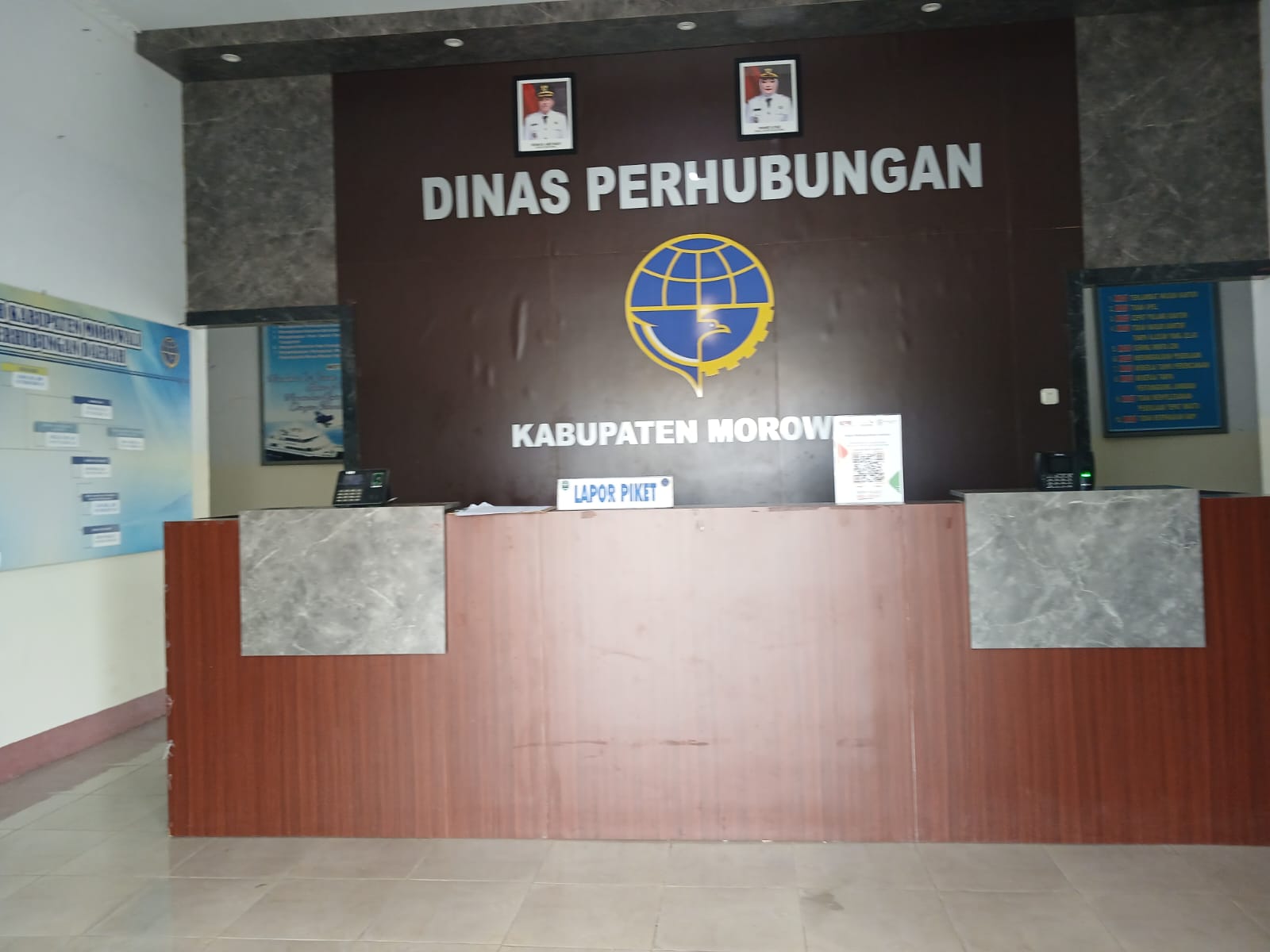 KANTOR DISHUB: Suasana lengang tanpa staf pegawai, di kantor Dishub Kabupaten Morowali.(FOTO: SUPRIYONO/RADAR PALU). 