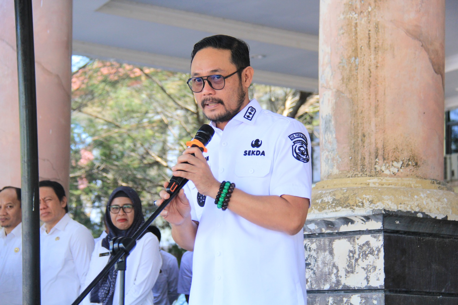 APEL PERDANA: Sejumlah Aparatur Sipil Negara (ASN) di lingkungan Pemerintah Kabupaten Parigi Moutong mengikuti apel pagi perdana pasca libur Lebaran di halaman Kantor Bupati, Rabu (25/3/2026).(FOTO: I