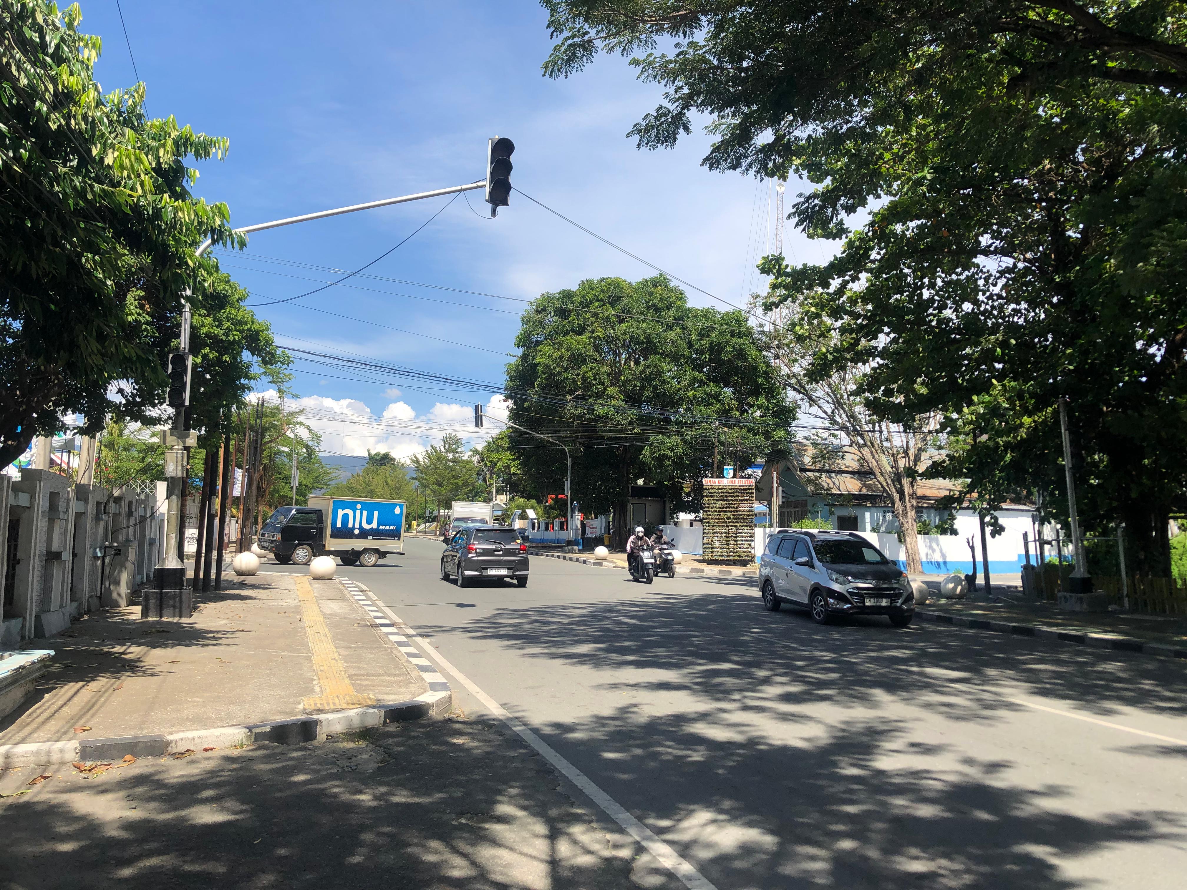 Lampu lalu lintas di Jalan Kartini, Kota Palu, kembali mengalami gangguan dan tidak berfungsi, Kamis (26/3/2026).