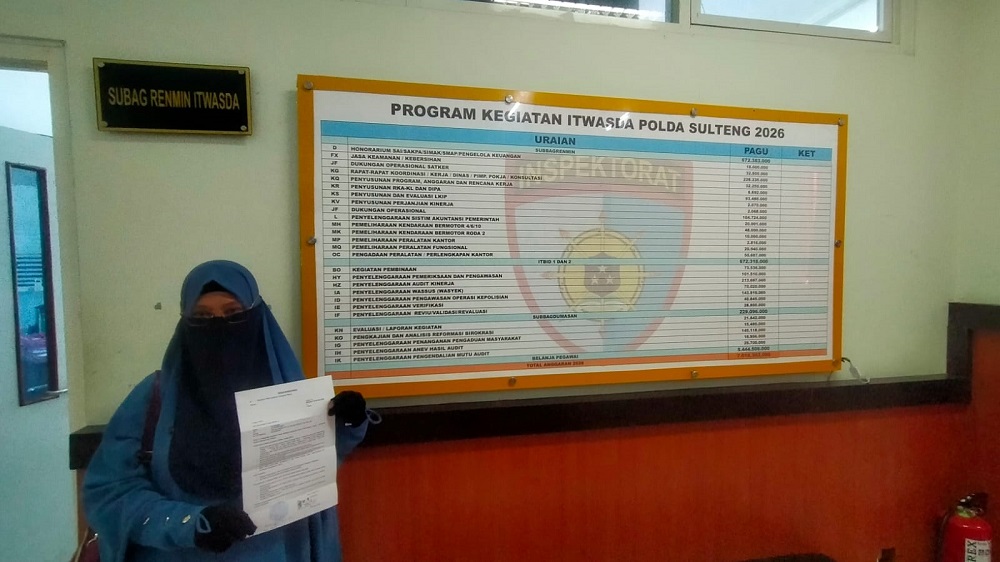 ADUKAN : Pelapor kasus dugaan pemerasan dan penipuan mengadukan penyidik ke Irwasda Polda Sulteng.