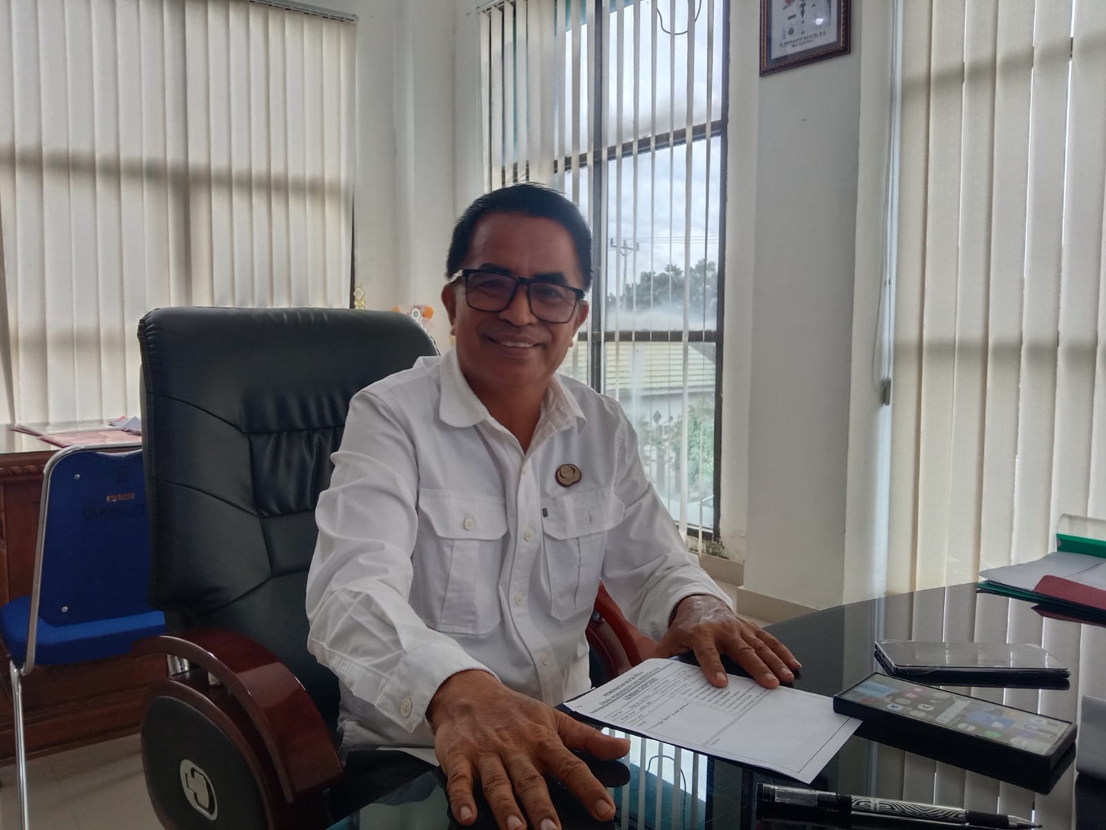 Kepala Disdikbud Kota Palu, Hardi, saat memberikan keterangan terkait rencana kebijakan WFH di lingkungan sekolah.