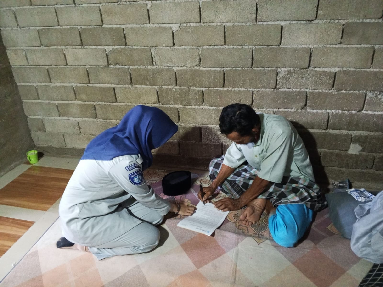  Santunan Rp100 juta telah diterima ahli waris, namun duka Darjun Maupe tak ternilai&mdash;kehilangan istri dan anak dalam satu waktu di Poso Pesisir.