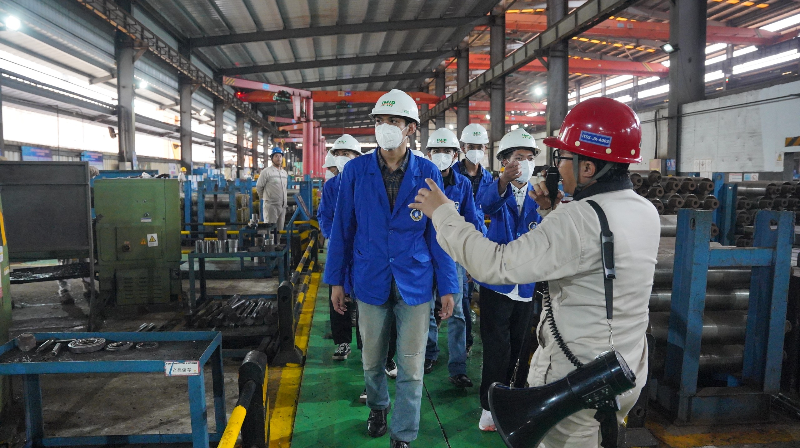 Kawasan industri IMIP Morowali yang menerapkan teknologi pemantauan lingkungan dan pengembangan SDM berkelanjutan.