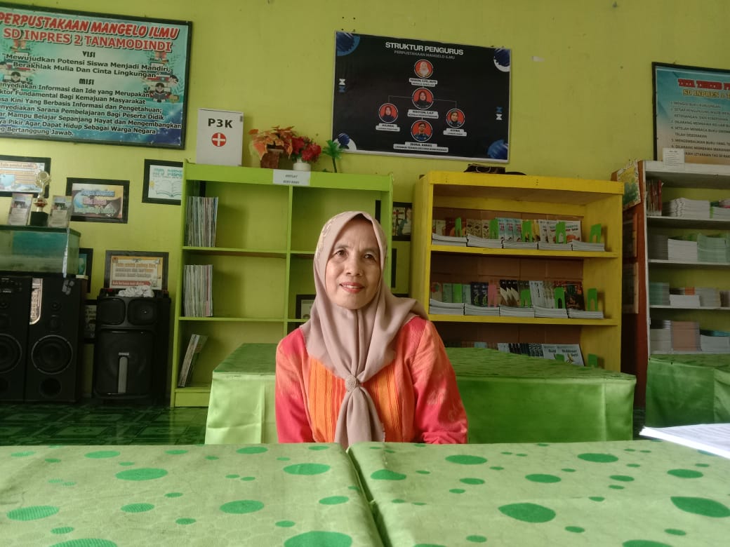 Kepala SD Inpres 2 Tanamodindi, Isnaeni