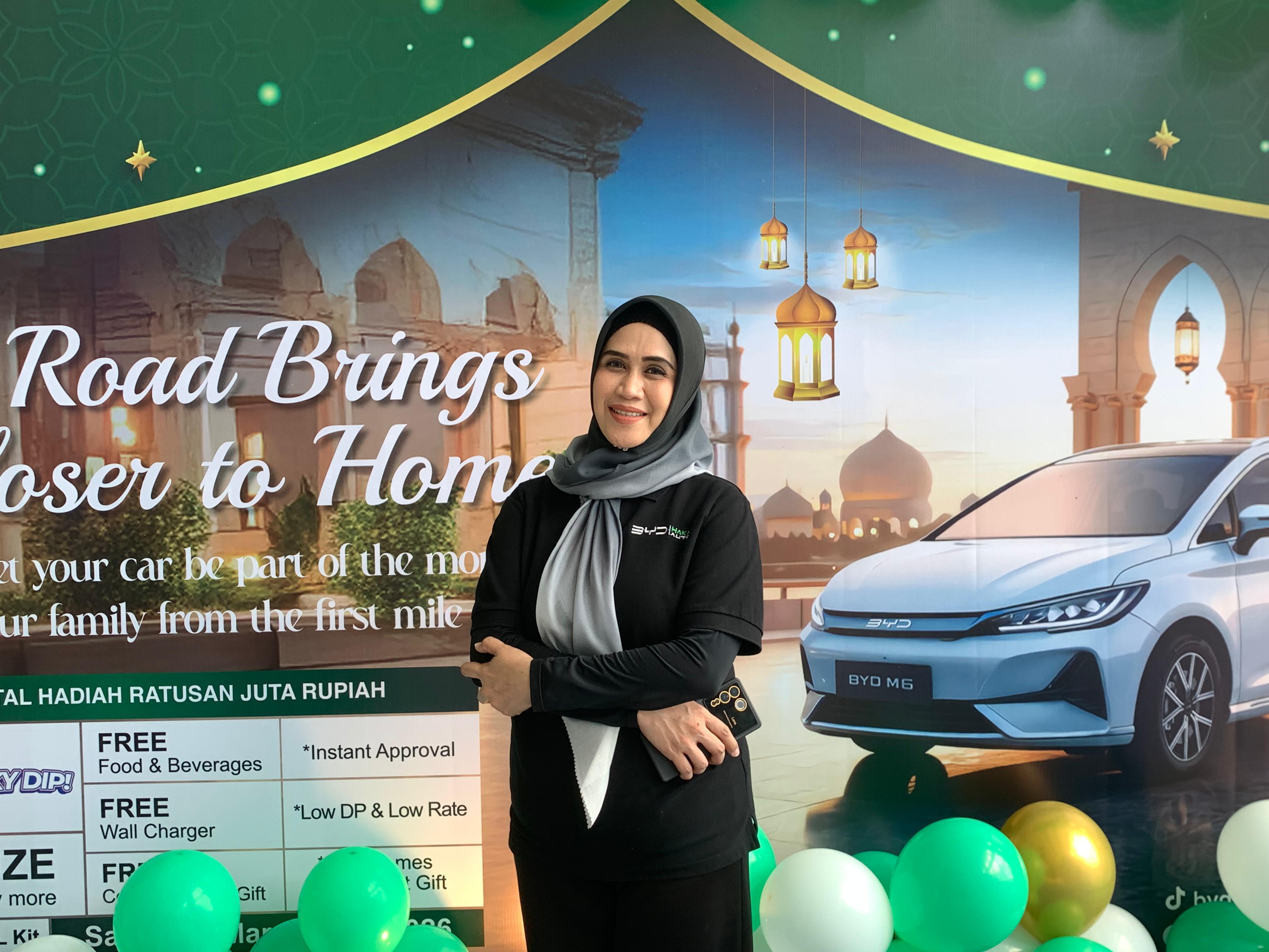 Branch Manager BYD Haka Palu, Deswanthy Sari.