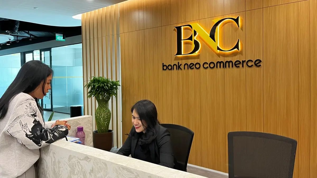 Layanan Bank Neo Commerce yang tetap berjalan normal meski izin referal saham dicabut OJK.