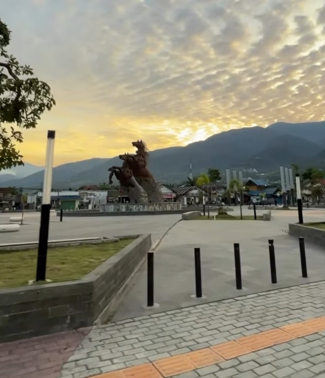 Kondisi terkini Taman Lasoso Palu terlihat lebih bersih dan tertata setelah penutupan sementara dan pembersihan menyeluruh.