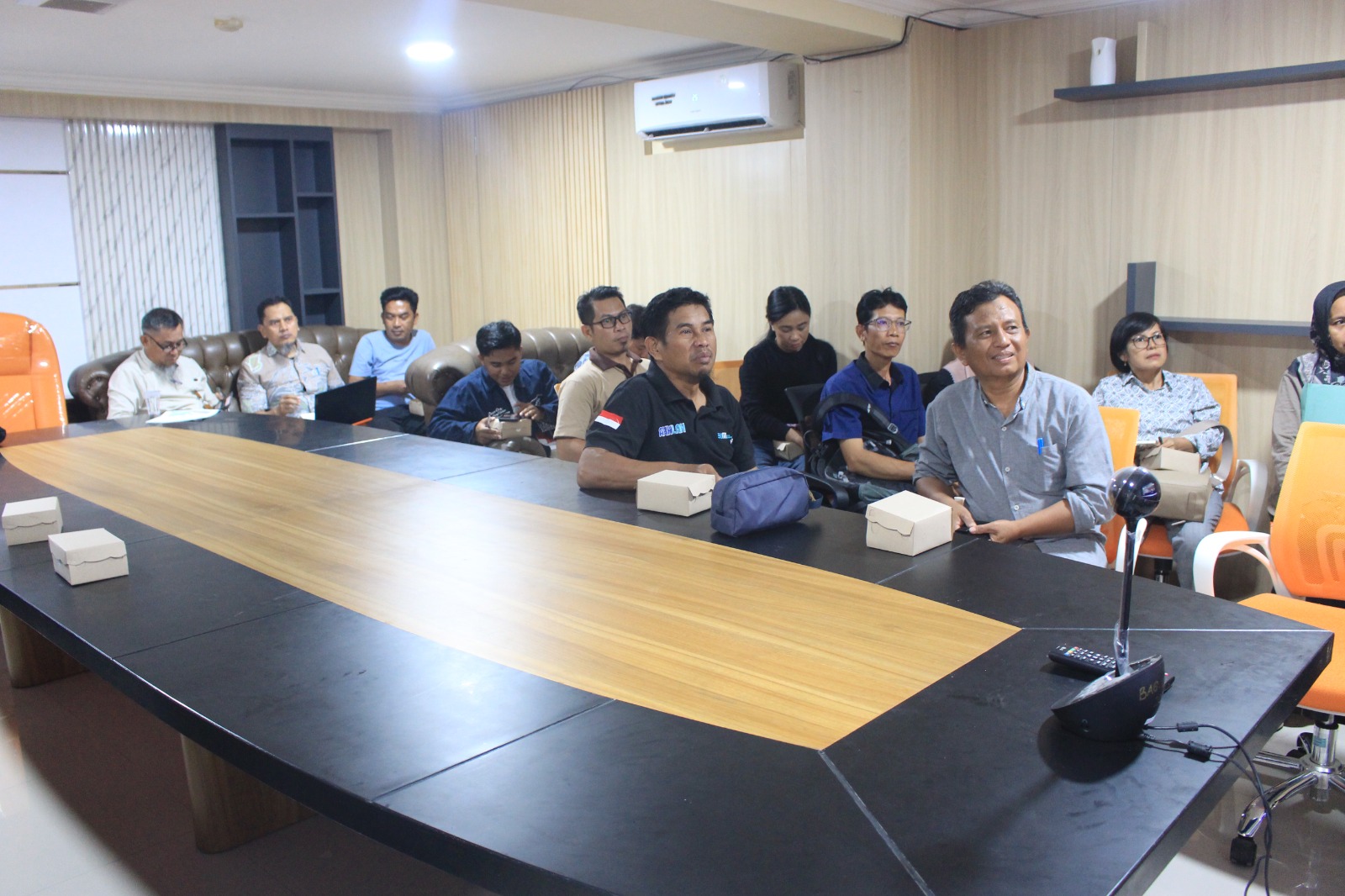 DISKUSI IKK: Sejumlah OPD Parimo mengikuti diseminasi IKK secara daring di ruang lobi Kantor Bupati, Jumat (27/3/2026).(FOTO: ISTIMEWA/RADAR PALU).