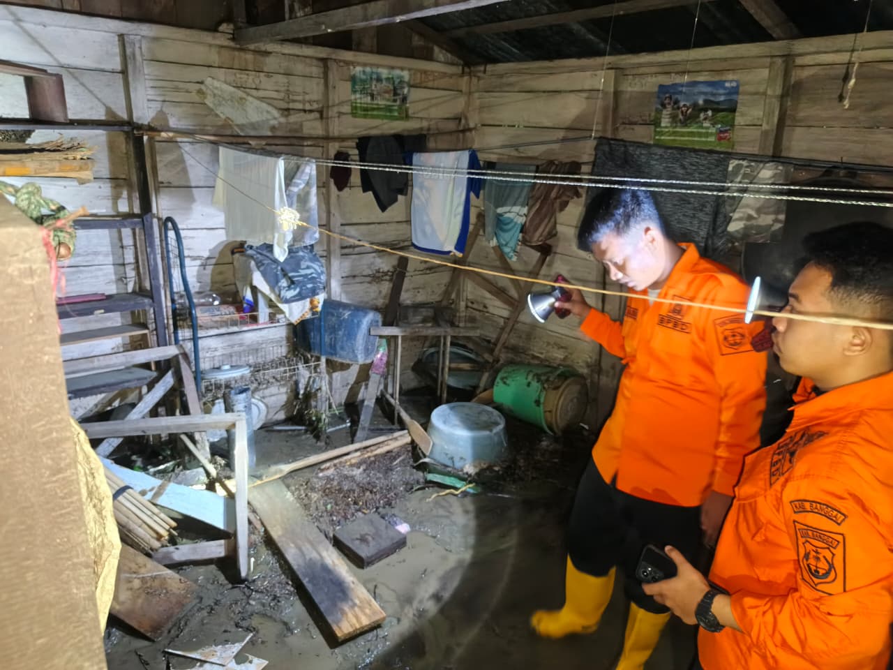 BMKG mengungkap faktor pemicu banjir yang melanda Desa Batu Mandi, Kecamatan Balantak Utara, Kabupaten Banggai, Sulawesi Tengah, Jumat (27/3).