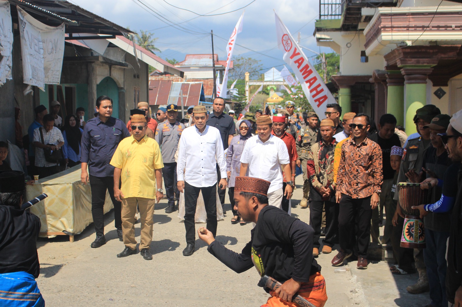 KEBERSAMAAN : Bupati Parigi Moutong, H. Erwin Burase, menghadiri dan membuka kegiatan Halal Bi Halal yang dirangkaikan dengan Lebaran Ketupat 1447 H di Kelurahan Bantaya, Kecamatan Parigi, Sabtu (28/3
