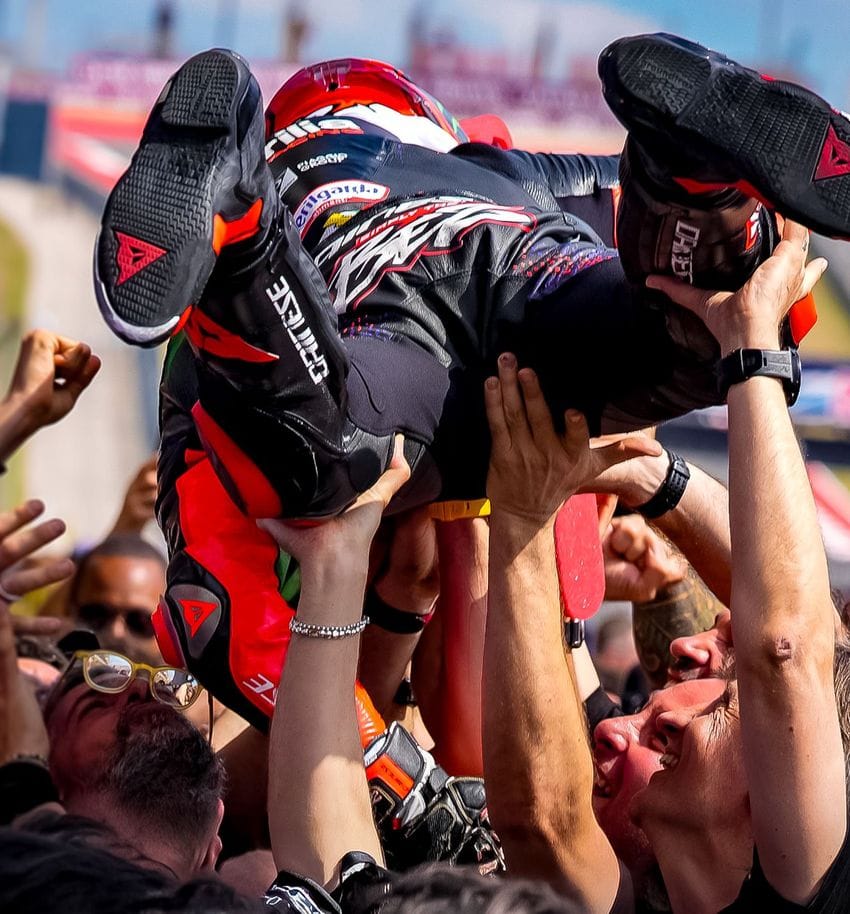 Marco Bezzecchi merayakan kemenangan di MotoGP Amerika 2026 setelah tampil dominan di Circuit of the Americas.
