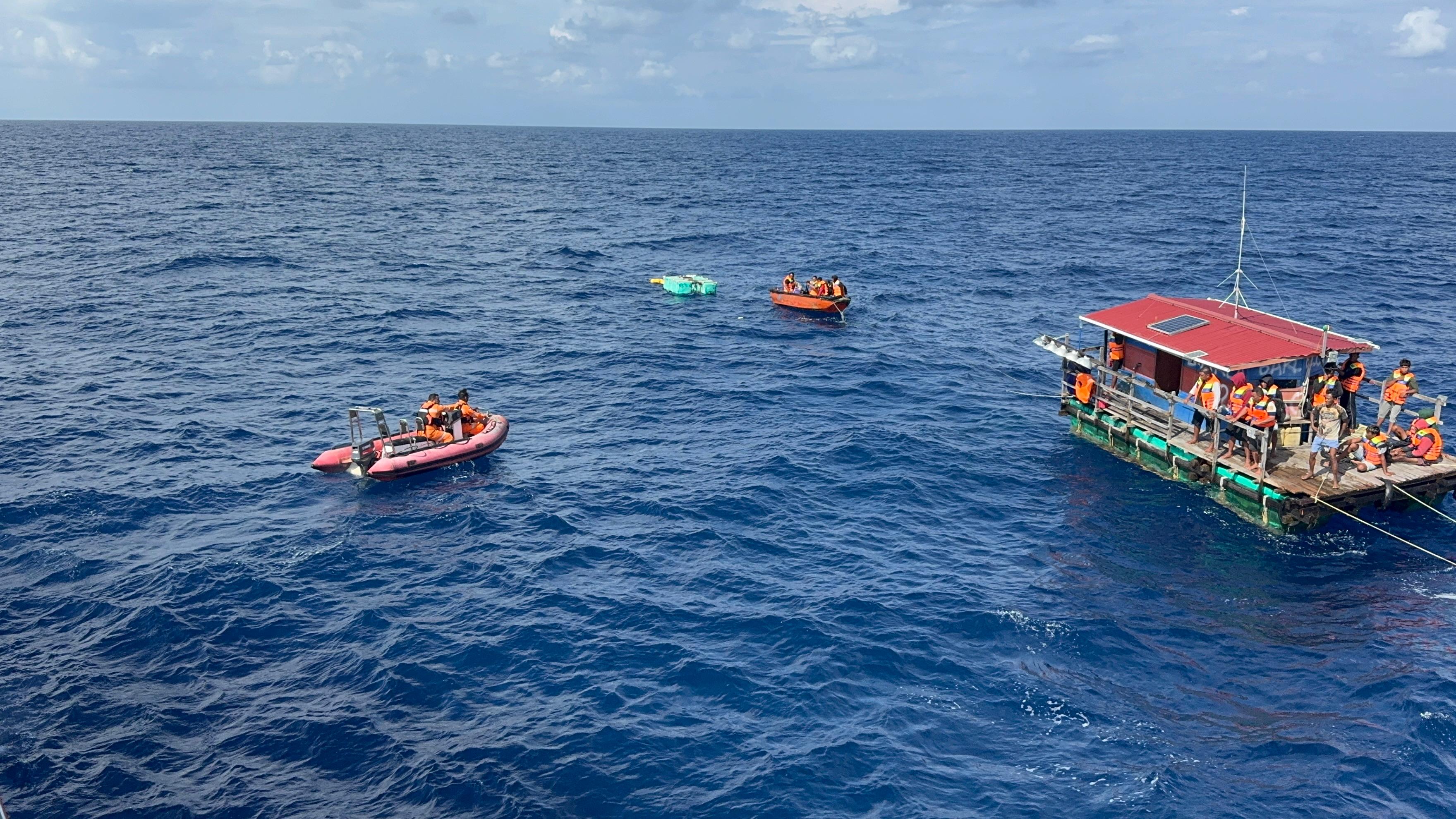 Seluruh korban berhasil ditemukan dalam keadaan selamat pada hari kedua operasi SAR, Selasa (31/3).