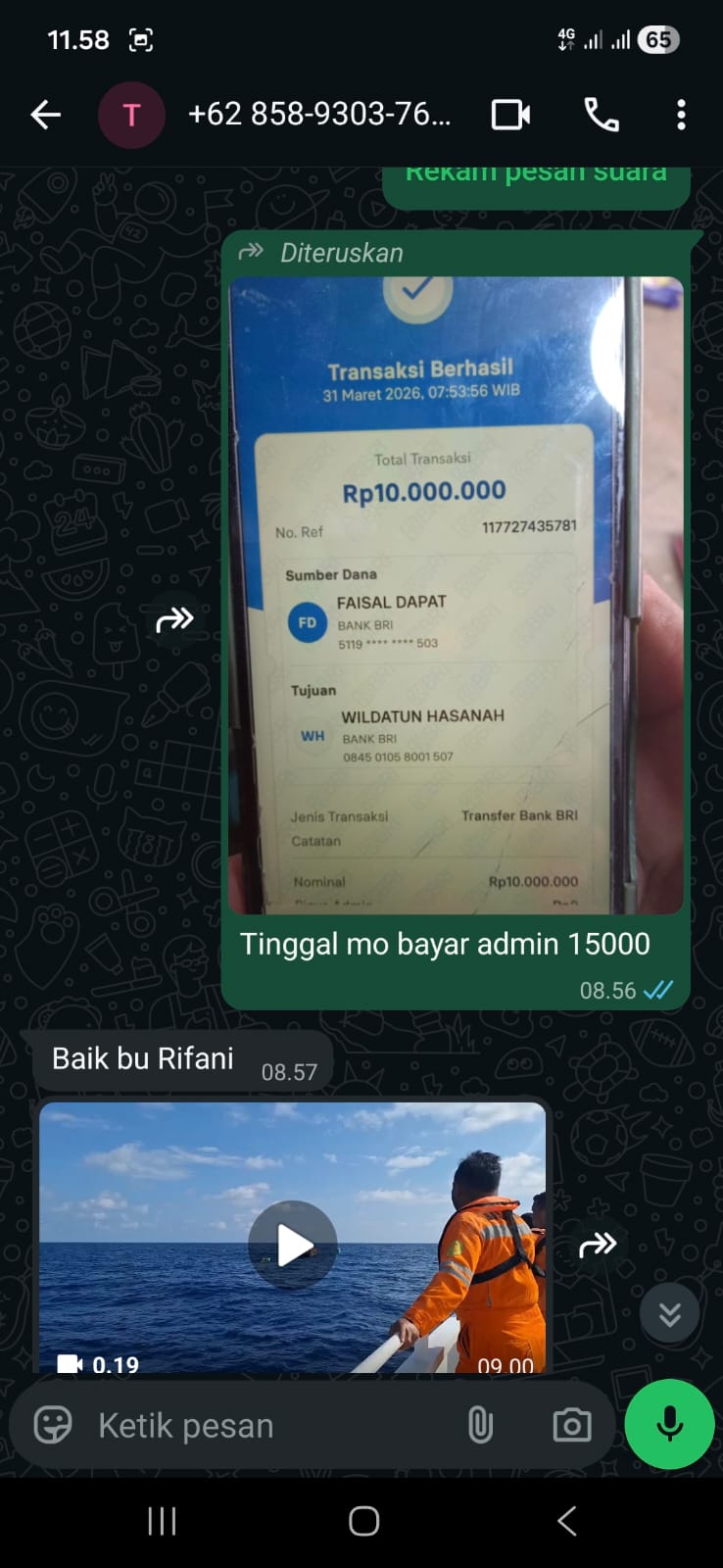 Pelaku menggunakan nomor telepon +62 858-9303-7681 dan menghubungi korban melalui panggilan suara serta pesan singkat.