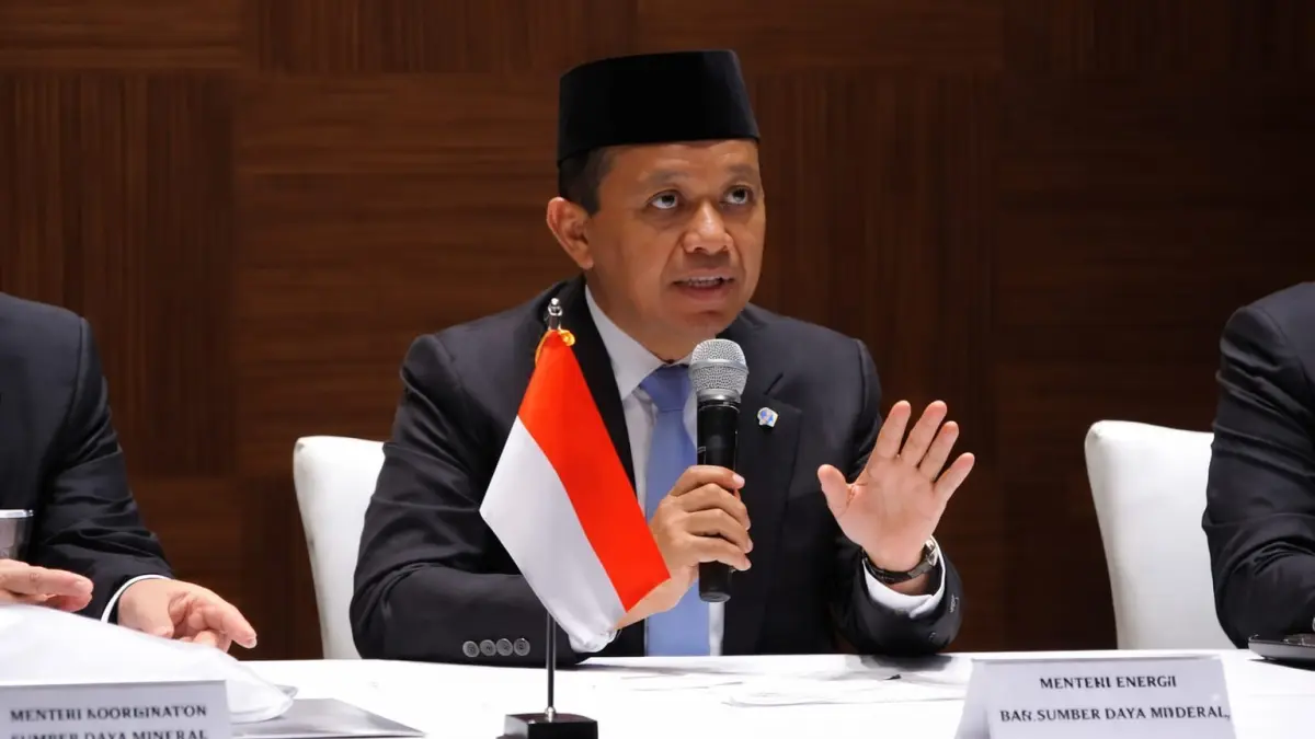 Menteri ESDM Bahlil Lahadalia menegaskan harga BBM 2026 belum naik dan mengimbau masyarakat menggunakan BBM secara bijak.
