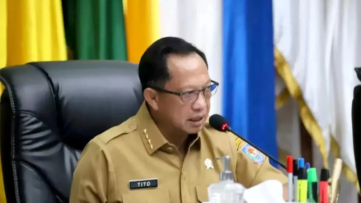 Mendagri Tito Karnavian menerbitkan edaran ASN WFH 2026, layanan publik tetap wajib bekerja dari kantor.