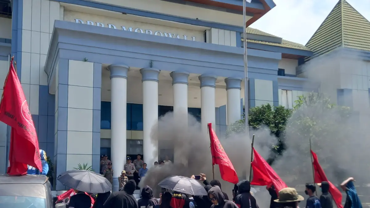 UNJUK RASA : Suasana aksi unjukrasa damai.(FOTO: SUPRIYONO/RADAR PALU)
