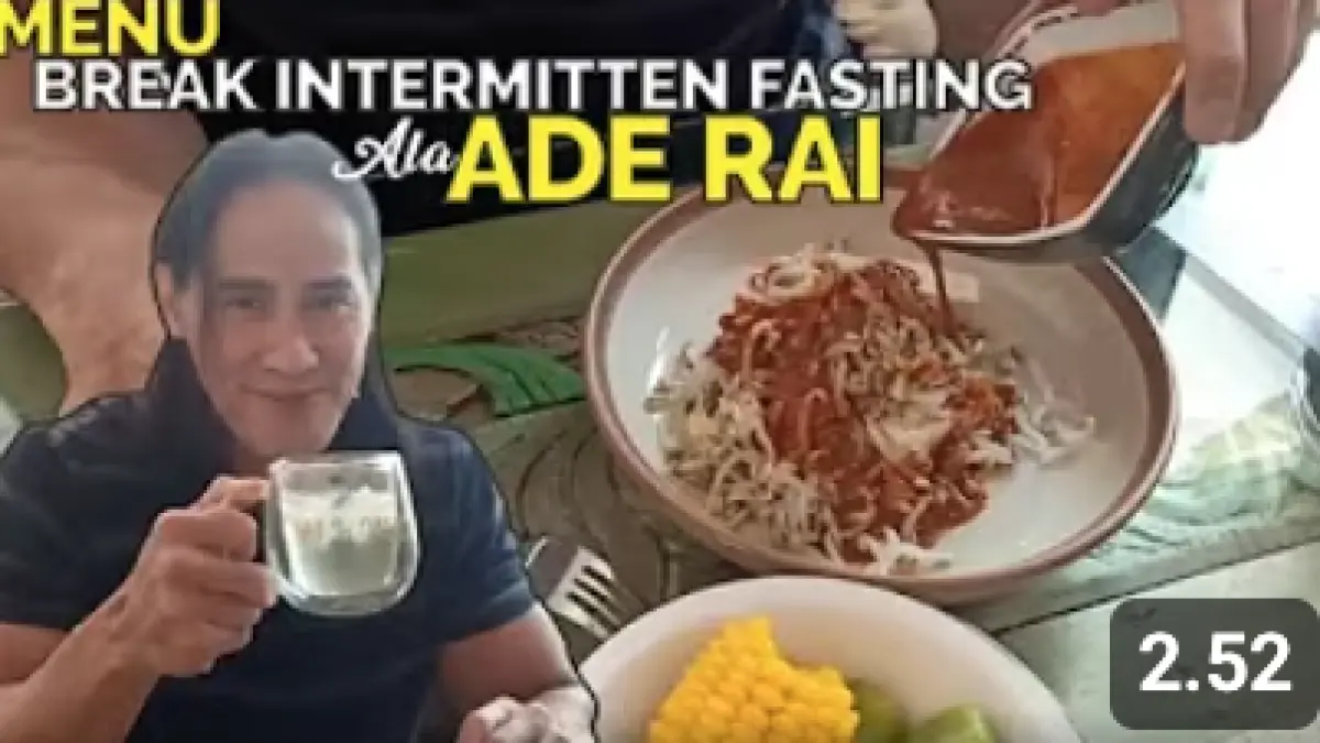 INTERMITTEN FASTING: Ade Rai kerap membagikan seputar intermitten fasting di kalan youtube-nya.(Foto: tangkapan layar youtube/Dunia Ade Rai)