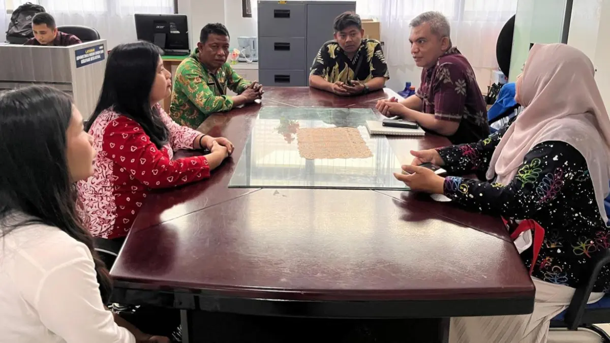 Kemenkum Sulteng melakukan koordinasi bersama Disperdagind Kota Palu, Kamis (2/4/2026), di Ruangan Pelayanan Divisi Pelayanan Hukum.(KEMENKUM SULTENG)