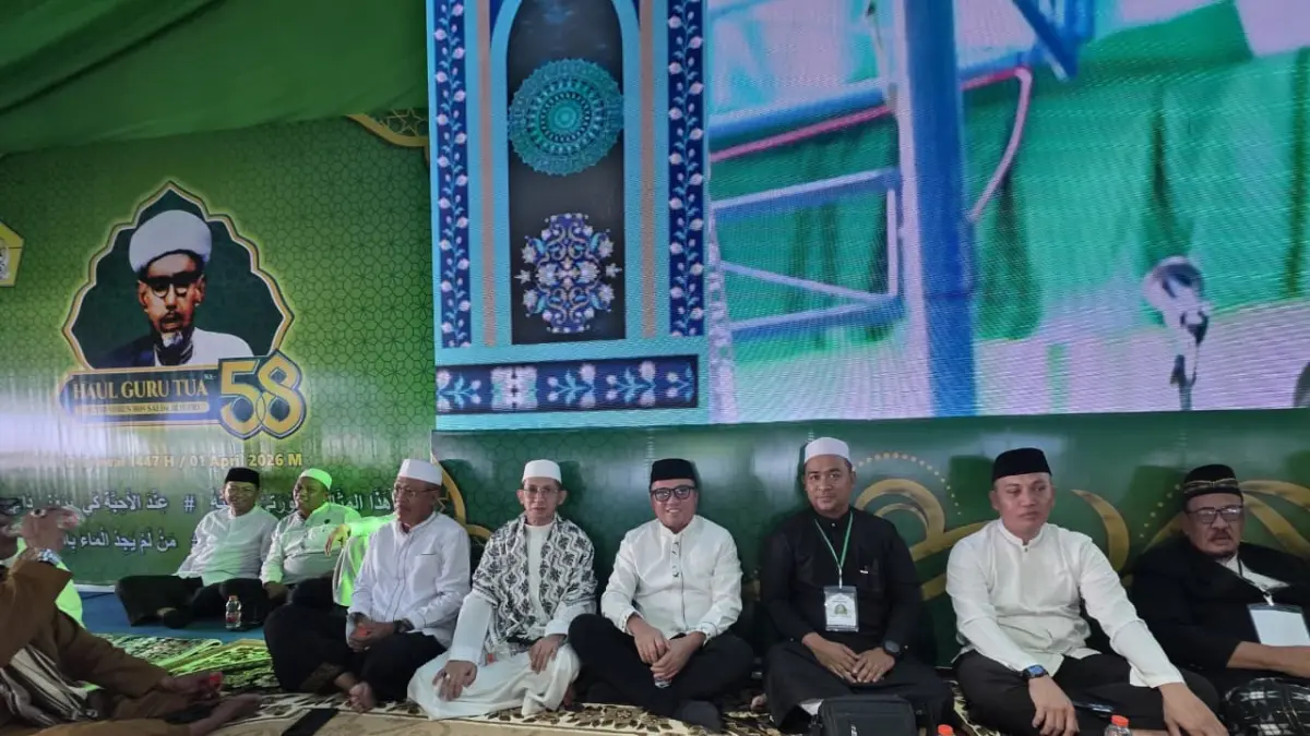 MENGHADIRI: Bupati dan Wabup Morut, turut menghadiri Haul ke-58 pendiri Alkhairaat, Sayyid Idrus bin Salim Aljufri atau Guru Tua, di Kompleks Alkhairaat Pusat, Kota Palu, Rabu (1/4/2026). (FOTO: ISTIMEWA/RADAR PALU).
