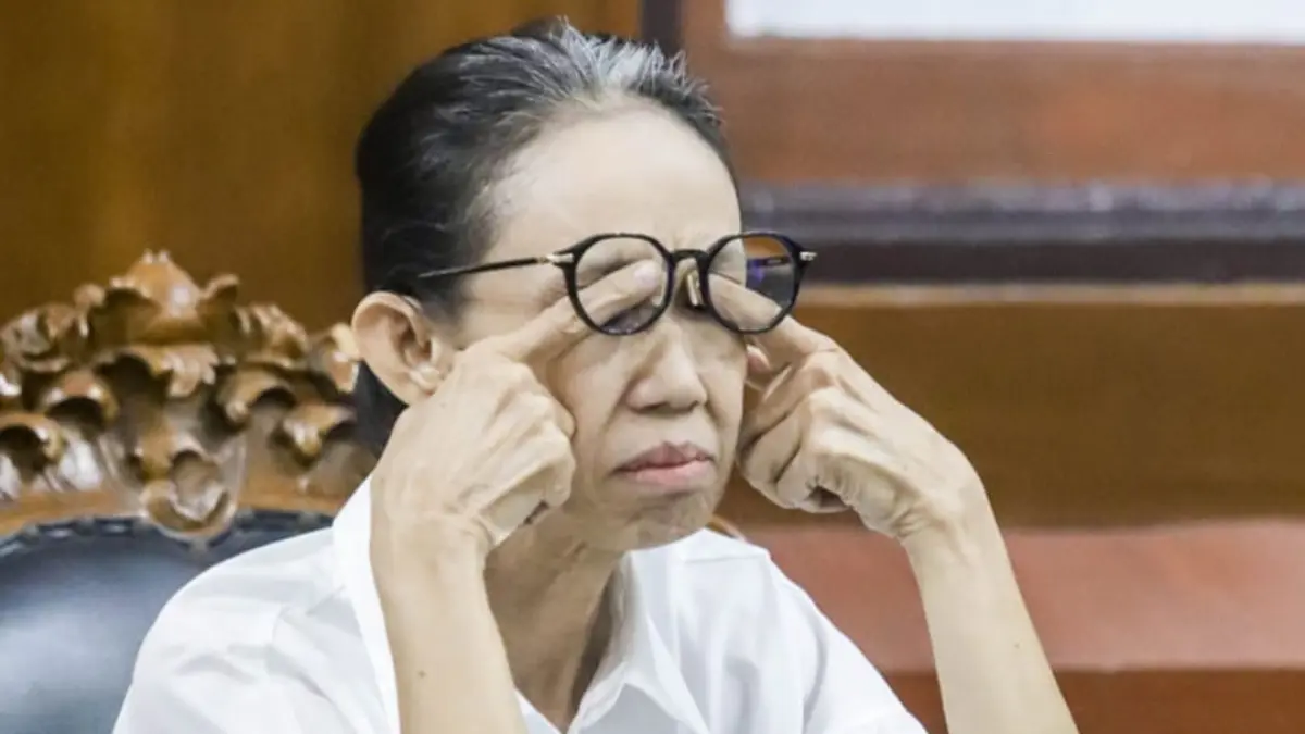 Nany Widjaja saat menjalani sidang.