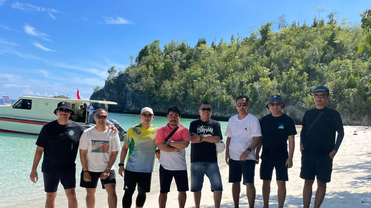 Rombongan pimpinan cabang BRI Sulteng menjelajah Palu hingga Kepulauan Togean, menguatkan silaturahmi sekaligus menikmati pesona bahari.