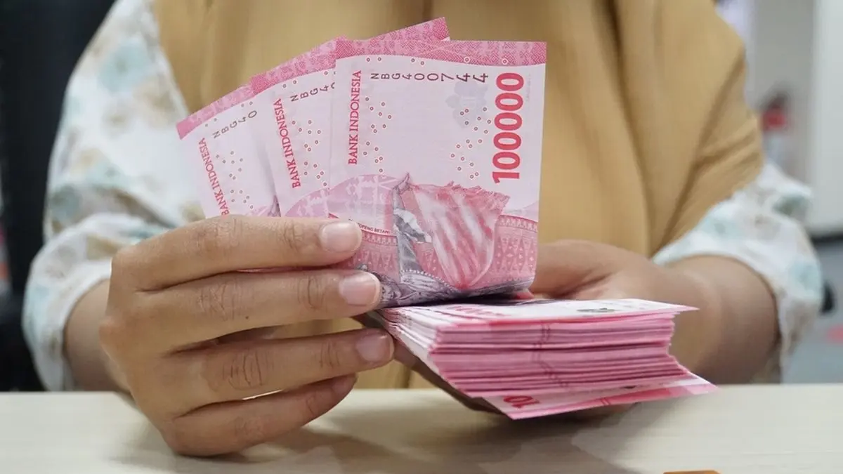 Ilustrasi pencairan bansos BLT Kesra di Kantor Pos.

