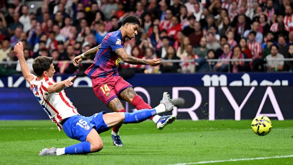 Marcus Rashford menyamakan kedudukan atas Atletico Madrid.(Twitter/@HQpcrt)