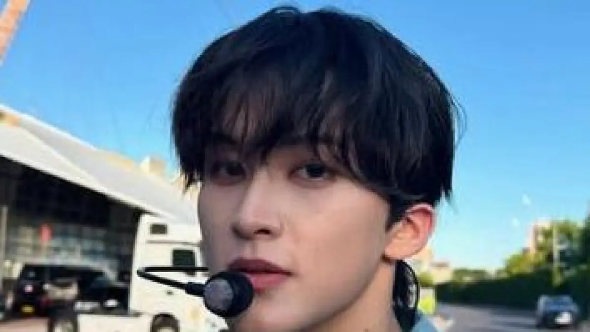 RESMI KELUAR AGENSI: Mark Lee yang bernaung selama 10 tahun di bawah label SM Entertainment, kini memutuskan keluar dari agensi.(Foto: Instagram/@onyourm__ark)